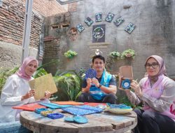 Lewat Program TJSL, PLN UIP Nusra dan GELISAH Sulap Sampah Plastik Jadi Produk Bernilai Ekonomi