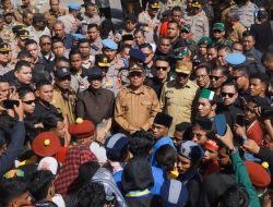 Sentuhan Magis Gubernur Melki Laka Lena, Demo di Kupang Berakhir Damai dan Kondusif