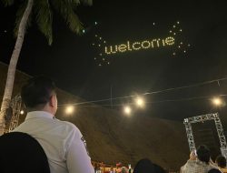 Wali Kota Kupang Dorong Kreativitas Anak Muda Lewat Drone Show Budaya IPACS 2025 di Pantai Lasiana