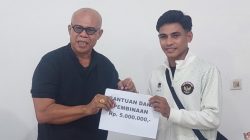 Dr. Semuel Haning Apresiasi Atlet Tinju NTT di SEA Games 2025, Serahkan Dana Pembinaan Rp5 Juta per Atlet