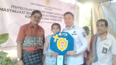 Wali Kota Kupang Serahkan Bantuan 30 Unit Rumah Layak Huni untuk Masyarakat Berpenghasilan Rendah