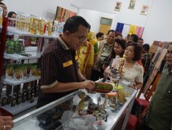 NTT Mart Hadir di Malaka, Menjahit Ekonomi Rakyat dari Ladang dan Laut, ke Pasar