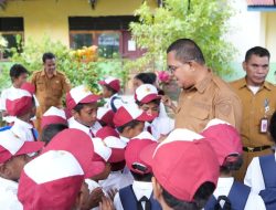 Kolaborasi Pemprov-Bank Mandiri, 1.167 Paket Alat Tulis Dibagikan untuk Ribuan Anak Sekolah di NTT